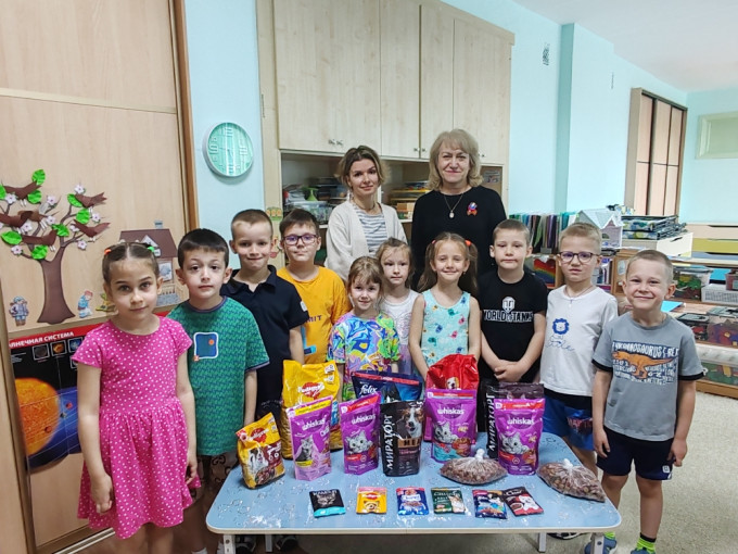 Акция "Поможем братьям нашим меньшим" Акция "Поможем братьям нашим меньшим".