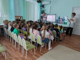 Акция "Поможем братьям нашим меньшим" Акция "Поможем братьям нашим меньшим".