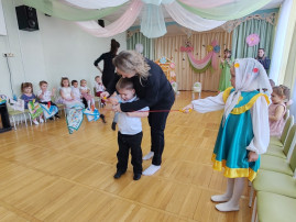 Утренник 8 Марта в группе "Почемучки" Утренник 8 Марта в группе "Почемучки".