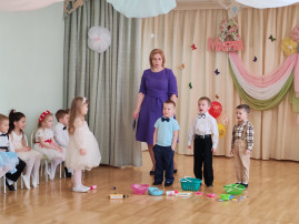 Утренник 8 Марта в группе "Пчёлки" Утренник 8 Марта в группе "Пчёлки".