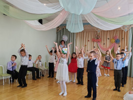 Утренник 8 Марта в группе "Казачата" Утренник 8 Марта в группе "Казачата".