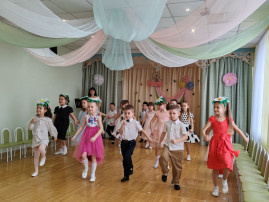 Утренник 8 Марта в группе "Звёздочки" Утренник 8 Марта в группе "Звёздочки".