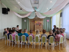 Утренник 8 Марта в группе "Улыбка" Утренник 8 Марта в группе "Улыбка".