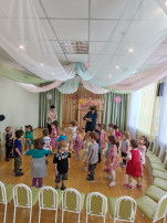Утренник 8 Марта в группе "Улыбка" Утренник 8 Марта в группе "Улыбка".