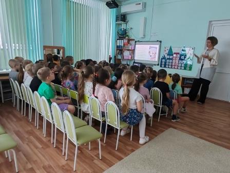 Акция "Поможем братьям нашим меньшим" Акция "Поможем братьям нашим меньшим".